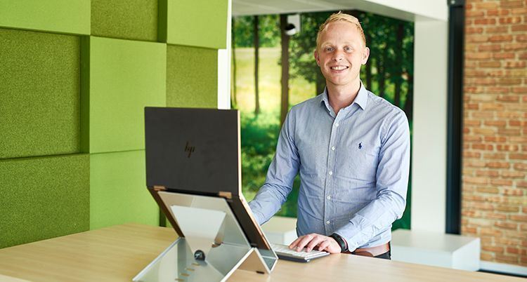 Heine de Bruin derrière son ordinateur